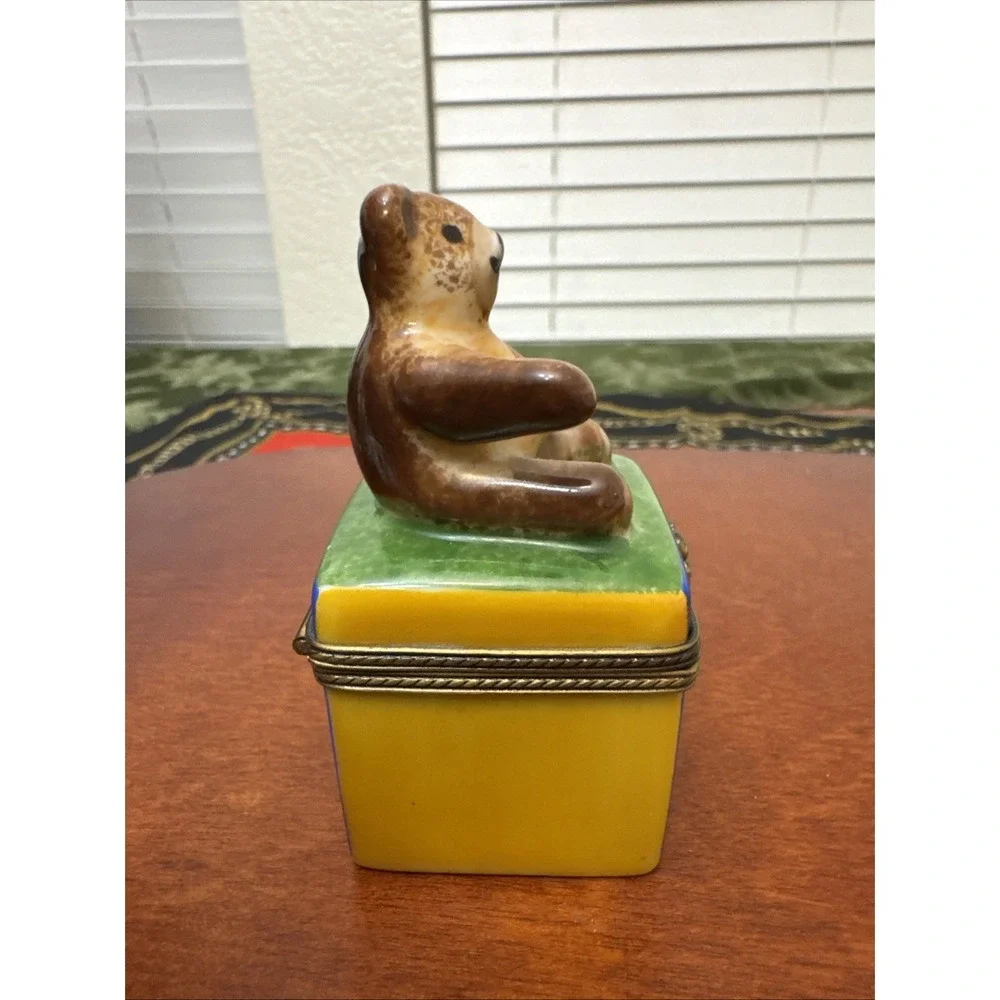 Limoges France Peint Main Signed SS Brown Teddy bear Multicolor Trinket Box EUC